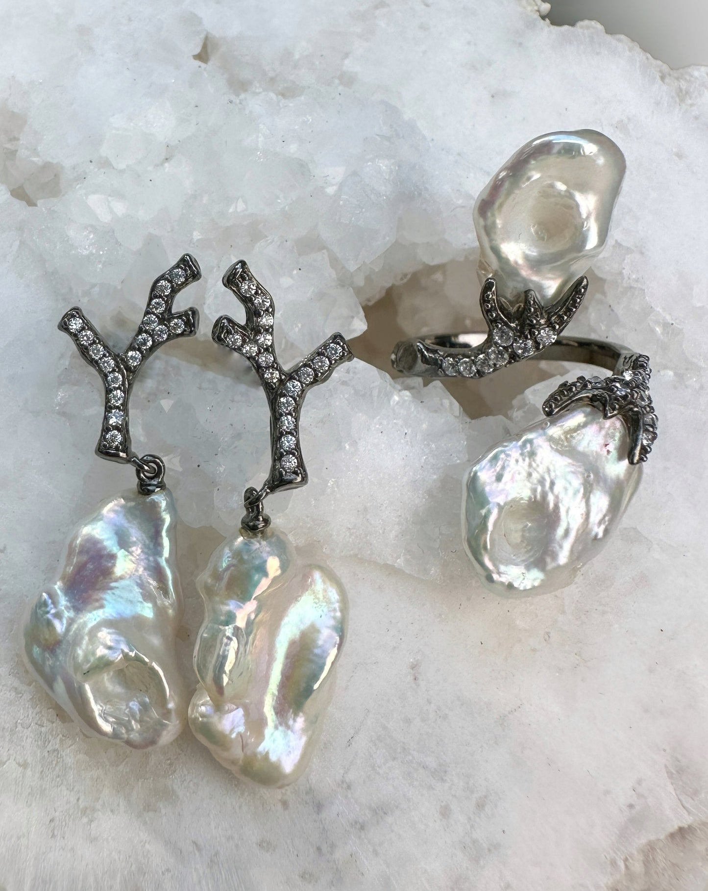 Baroque Pearl Black Silver Earrings