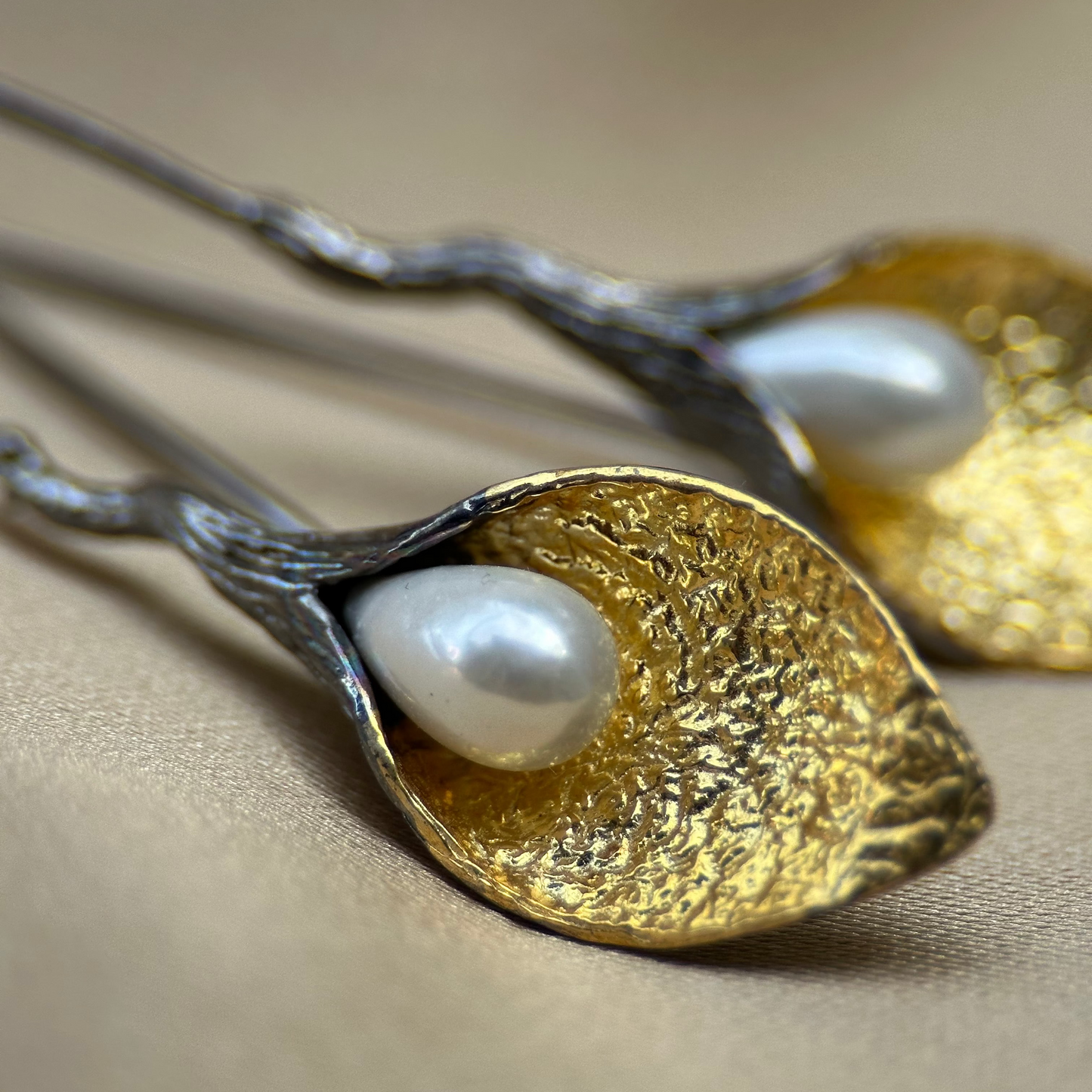 Calla Lily Pearl Earrings