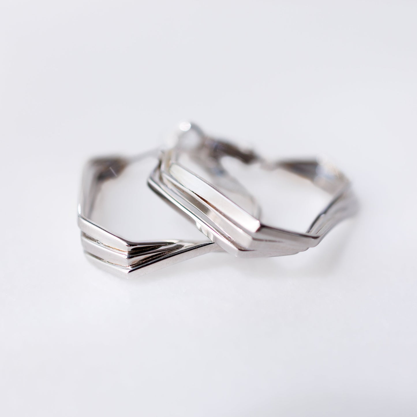 Layered Geometric Hoops