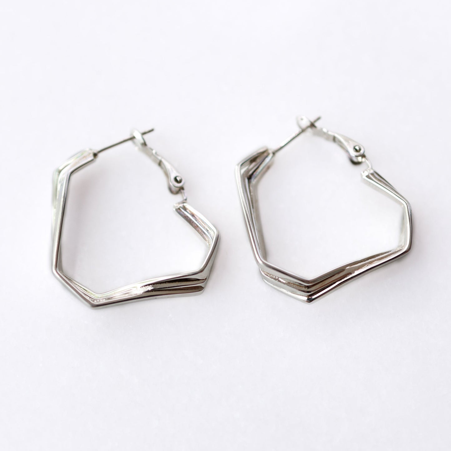 Layered Geometric Hoops