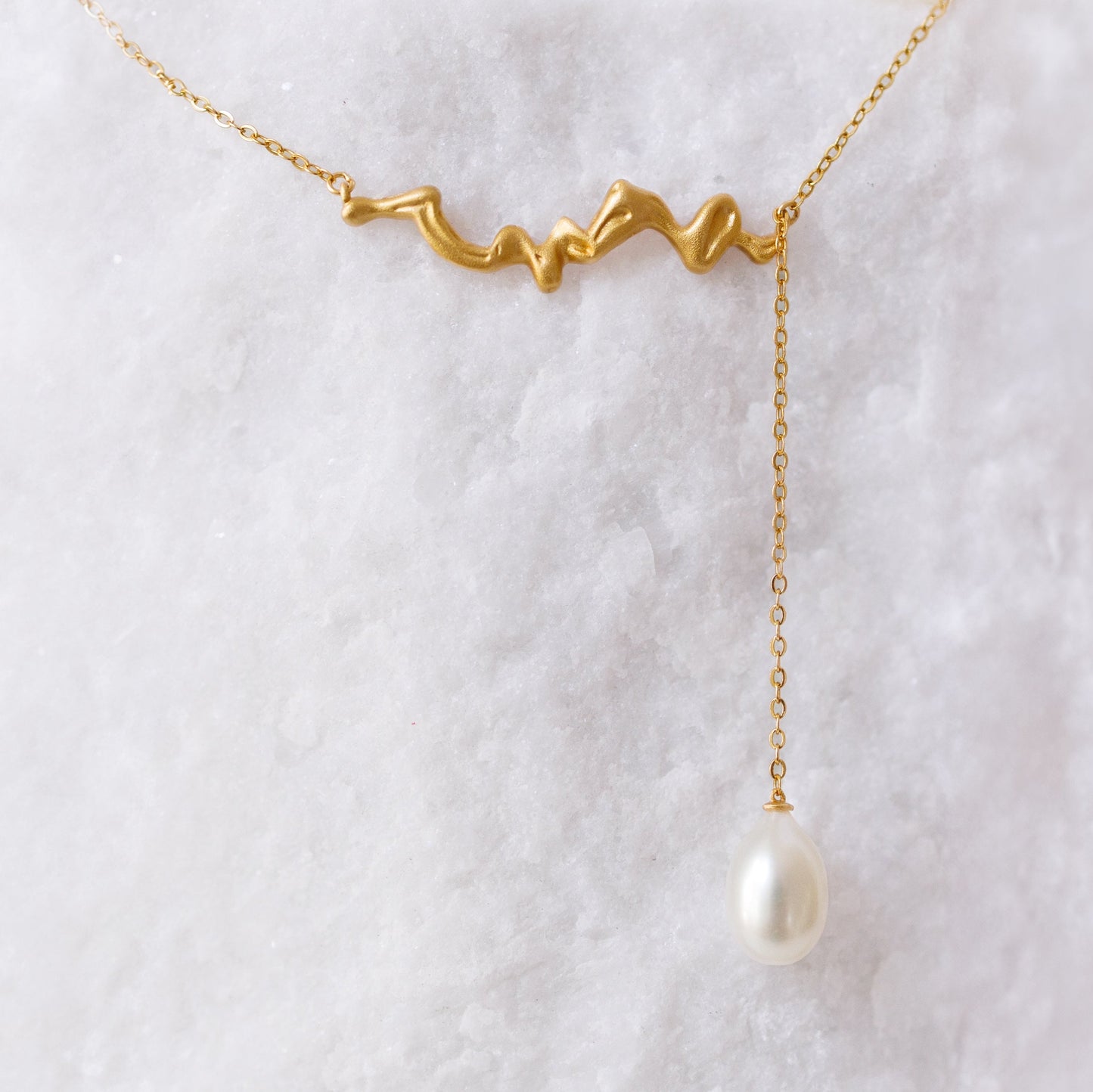 Wavy Pearl Drop Necklace