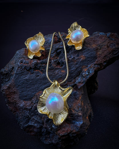 Pearl Blossom Necklace