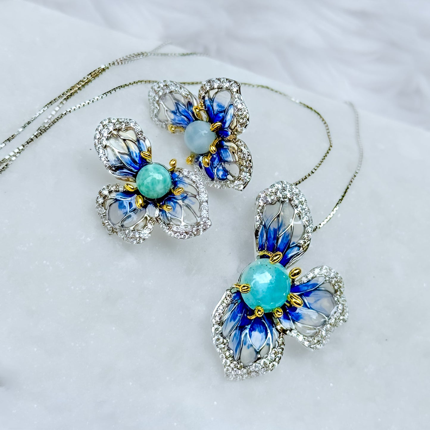 Blue Petal Glow necklace