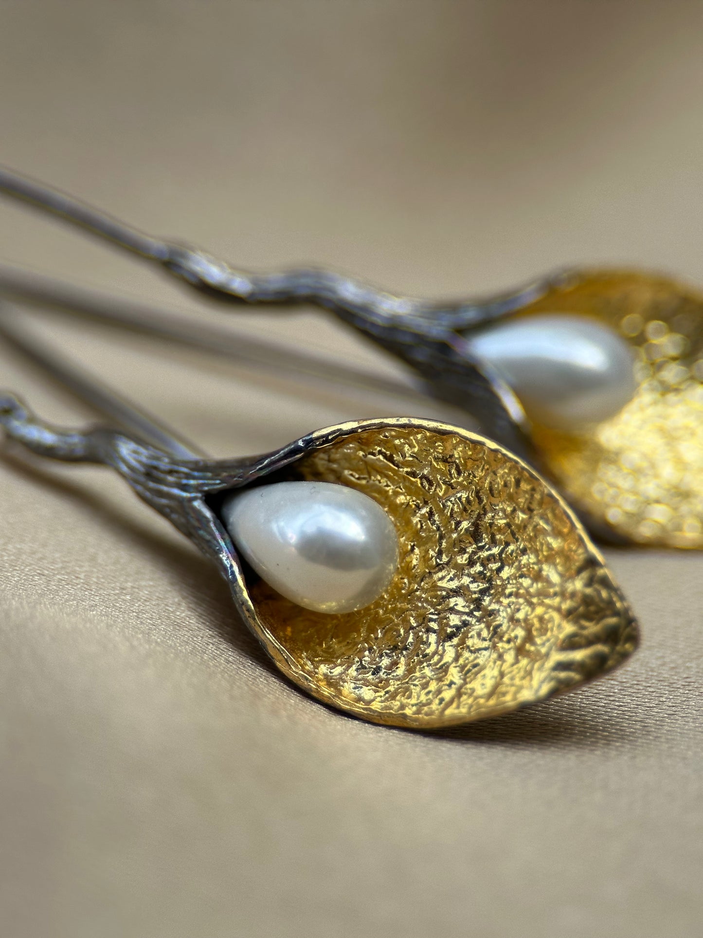 Calla Lily Pearl Earrings