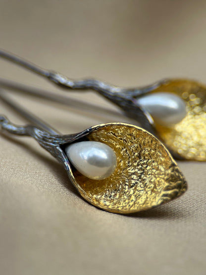 Calla Lily Pearl Earrings