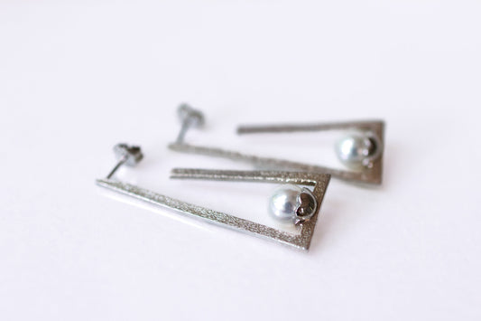 Pearl Angle Earrings
