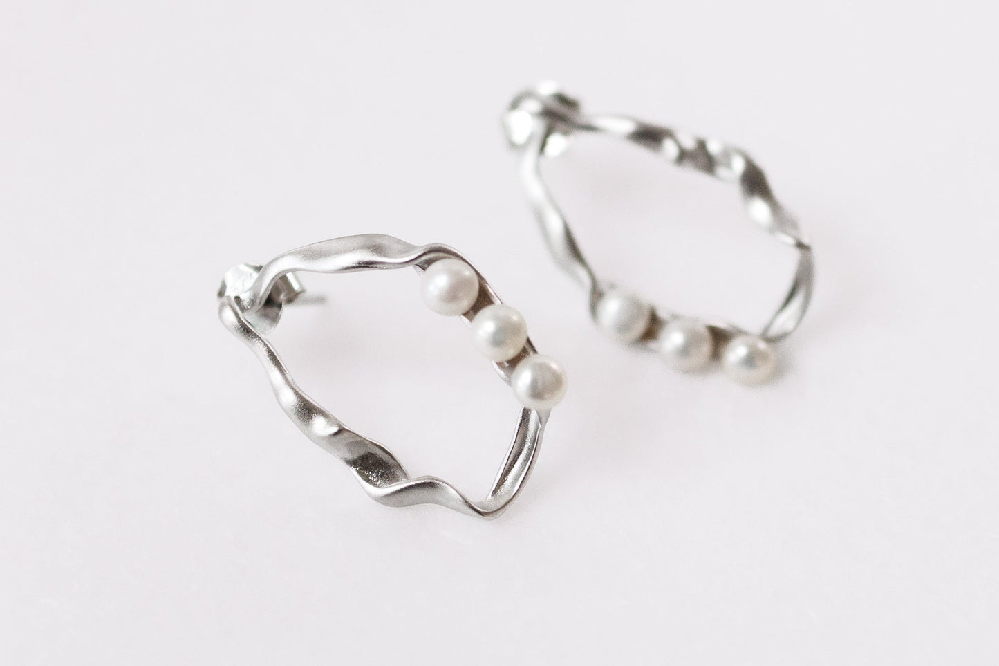 Silk Wave Pearl Studs
