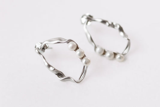 Silk Wave Pearl Studs