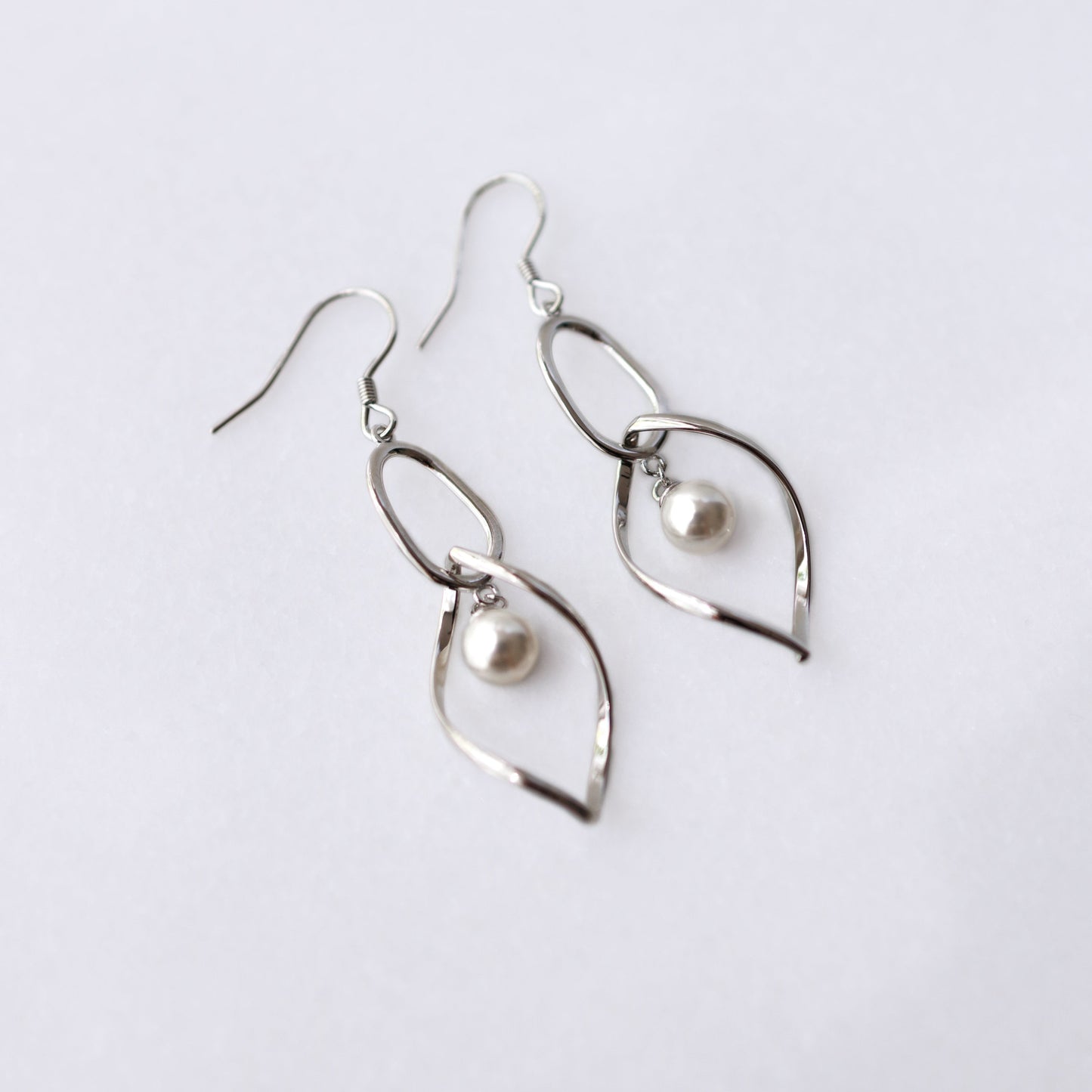 Soft Chained Pearl Earrings