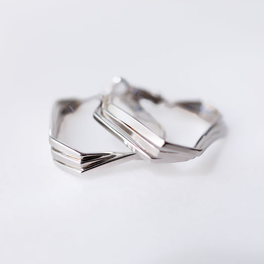 Layered Geometric Hoops